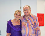 Ron Los先生和太太Lenore Los於3月5日晚觀看了神韻世界藝術團在澳大利亞黃金海岸藝術中心（Arts Theatre）的第三場演出。（丹尼爾／大紀元）