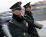 今年兩會前夕，北京衛戍區曝出高層人事調整的消息。(FRED DUFOUR/AFP/Getty Images)