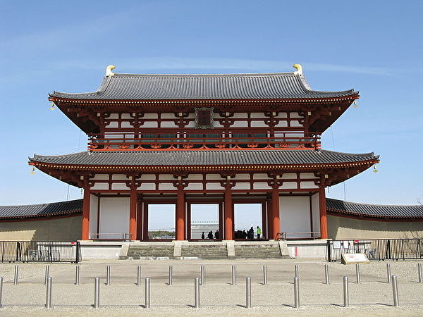 日本奈良時代的都城——平城京的朱雀門(公共領域) 日本奈良時代的都城——平城京的朱雀門(公共領域)
