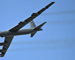 美B-52轟炸機引擎掉落 仍奇蹟般安全降落