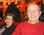 Lucien Zadikian先生和太太Anne Marie一观看了神韵演出。（关宇宁／大纪元）