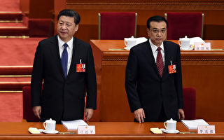 2016年3月5日，习近平（左）和李克强（右）在两会上。 (WANG ZHAO/AFP)
