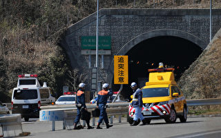 日广岛隧道现大车祸 12车连环相撞酿火警