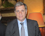 3月17日，巴塞罗那市政治家Alberto Fernandez Diaz先生第二次观看神韵。（麦蕾／大纪元）