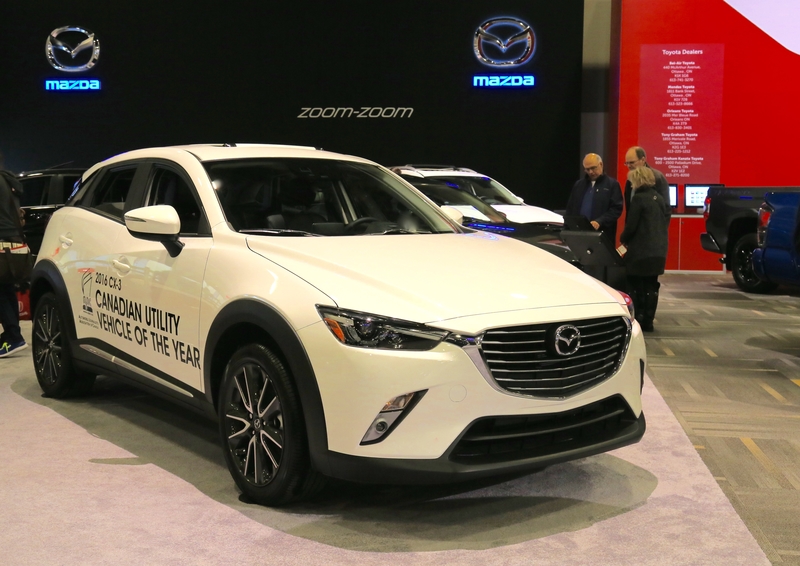 馬自達(Mazda)CX-3榮獲加拿大2016年度最佳車獎及年度最佳多功能車獎。(任僑生/大紀元)
