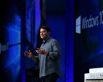微软Windows和设备部门执行副总裁特里·迈尔森介绍Windows 10的使用情况。（Justin Sullivan/Getty Images）