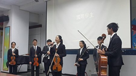 茑松国中音乐班学生分享心得。（林宝云／大纪元）