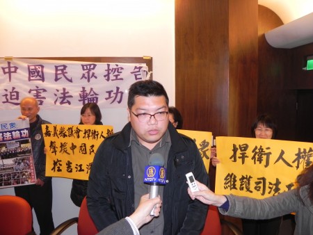 何子凡議員在接受採訪時表示,江澤民違憲違法迫害法輪功的反人類罪行,是國家恐怖主義,尤其強摘器官是天理不容的事。(蔡上海/大紀元)