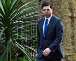 内阁大臣辞职引发英国保守党内摩擦