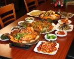 來韓國螃蟹料理（Crab House）您就可以嚐到正宗的「醬螃蟹」。（大紀元）
