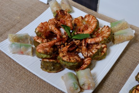 季军Priyanka Deshmkh的作品“泰式牛油果老虎虾”(Siamese Style Prawns Stuffed with Avocado)。
