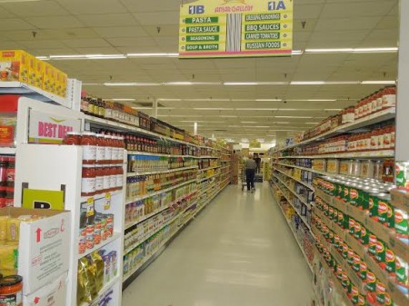 来自意大利、俄罗斯、中东各地的调味品、酱料和酱菜等,偶尔也换换异域风味吧!(大纪元)