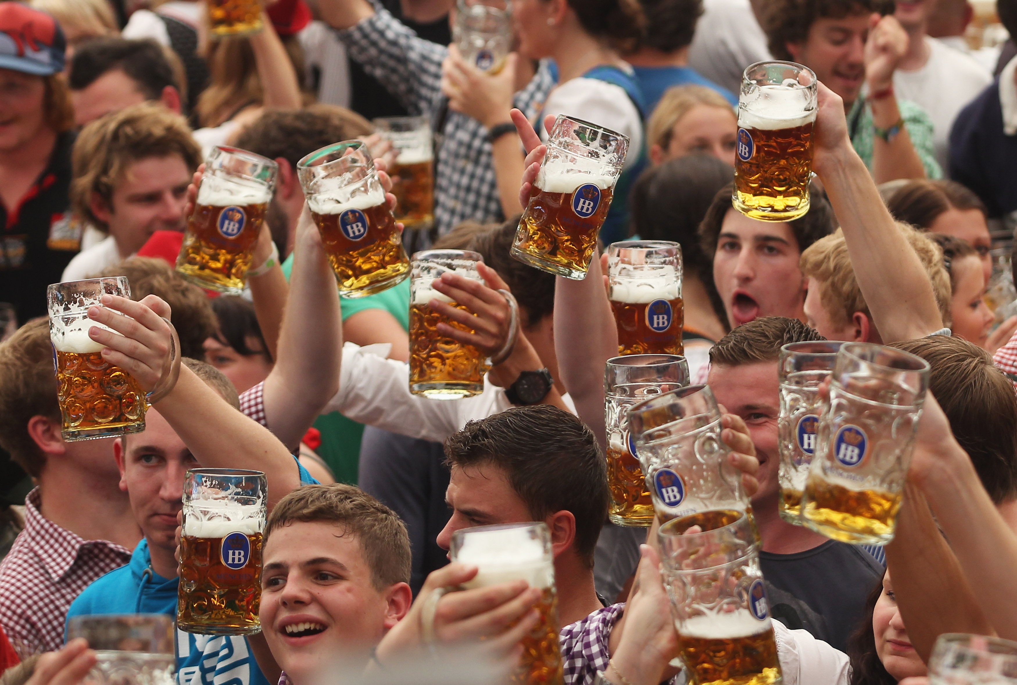 Сегодня пить пиво. Oktoberfest пиво. Октоберфест в Германии.