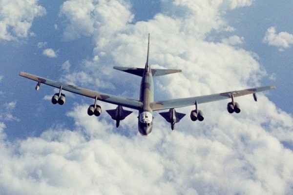 可带7万磅炸弹 美B-52轰炸机参与空袭IS