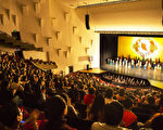神韵世界艺术团台南场第二场演出，2016年4月1日晚间在台南文化中心登场，门票预售一空，连续两场大爆满。（陈霆／大纪元）