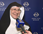 修女Rita von Goldenstein
2016年4月2日在奥地利萨尔兹堡观看了神韵演出。（新唐人提供）