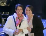 Steffi Nixdorf女士帶著母親一起觀賞了美國神韻國際藝術團2016年4月9日在漢堡的演出。（余平/大紀元）
