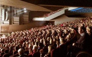 2016年4月13日下午，神韵在丹麦奥胡斯的第二场演出再次爆满。（文华/大纪元）