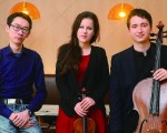 The Amatis Piano Trio三位成員（左起）：鋼琴家韓夢潔、小提琴家 Lea Hausmann及大提琴家Samuel Shepherd。（ 宋祥龍／大紀元）