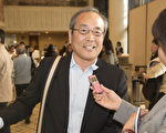 4月22日下午，观看神韵世界艺术团在大阪的演出后，汤川先生表示，通过神韵的舞台感受到中国的古老历史，让他感动。（野上浩史／大纪元）