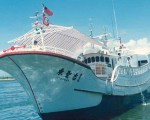 屏東琉球籍漁船「東聖吉16號」遭日本公務船追趕扣捕，船主潘忠秋提出訴求，請外交部協助日方馬上釋放人船，否則請海巡署救援。（琉球區漁會提供）