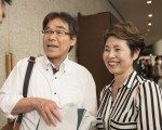 4月25日，公司社长宫崎一美（Hitomi Miyasaki）女士与丈夫特意从静冈赶来东京观看神韵演出来庆祝她的生日。（野上浩史／大纪元）