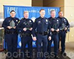 西南管理區委員會向五位警官頒獎