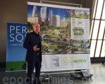 4月28日，James Corner Field Operations公司总裁 James Corner介绍更新潘兴广场的设计方案。（李姗/大纪元）
