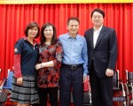 基隆市民江敏賢、連桂蘭伉儷，捐贈20萬元的全新輔具，幫助有需求的市民
。（基隆市政府提供）