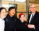 加斯林糖尿病中心总裁Peter Amenta(右一)与名厨张柔安(左一)、蔡明昊(左二)等合影。(贝拉/大纪元)