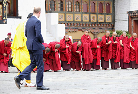 THIMPHU, BHUTAN - APRIL 14 Prince William, Duke of Cambridge walks with His Najesty King Jigme Khesar Namgyel Wangchuck into the Tashichhodzong (fortress) on the first day of a two day visit to Bhutan on the 14th April 2016 in Paro, Bhutan. The Royal couple are visiting Bhutan as part of a week long visit to India and Bhutan that has taken in cities such as Mumbai, Delhi, Kaziranga, Bhutan and Agra. (Photo by Chris Jackson/Getty Images)