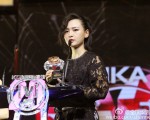 在第二十届全球华语榜中榜中，周笔畅登上最佳女歌手宝座。（全球华语榜中榜微博）