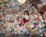 斯洛伐克女子安东尼.科扎科娃19年前開始收集餐巾紙,曾2度打破金氏紀錄,目前種類已達8萬種,價值超過30萬英鎊。 (圖擷取自Barcroft TB youtube)