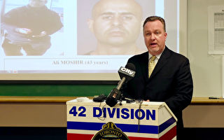 多伦多警方探长巴莱特（Jason Bartlett）于4月4日在记者会上说，嫌犯（幻灯图片上人物）很可能躲在多伦多地区。（周月谛／大纪元）