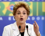 巴西總統羅賽夫（如圖）於2016年4月12日指責副總統特默，企圖聯合其他政黨想要把合法的民選總統拉下台。（EVARISTO SA/AFP/Getty Images）