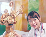 手雕陶瓶花牡丹 藝術麵包幾可亂真