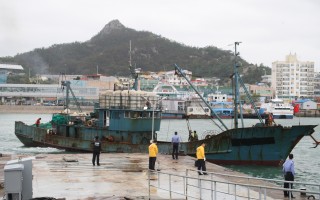 非法捕捞鱿鱼 3艘中国籍渔船遭南非扣押