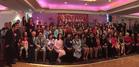 法拉盛华商会在母亲节当天举办一年一度的幸福妈妈庆祝活动,祝天下的妈妈母亲节快乐。
