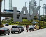 埃及804号客机坠毁后，5月20日 (周五)，洛杉矶国际机场 (LAX) 进一步加强了反恐安全措施。（Getty Images）