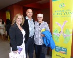 通讯公司行政助理Deanna Tjong与先生和婆婆观赏了4月30日在纽瓦克的神韵演出。（良克霖／大纪元）