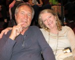 爵士音乐家Jeff Richardson（左）和太太、银行家兼歌手Michelle Richardson于4月30日晚，观看了神韵纽约艺术团在圣巴巴拉格兰纳达剧院（Granada Theatre, Santa Barbara）的最后一场演出。（李旭生／大纪元）
