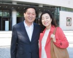 韩国全州中小企业厅贸易专家李秉雨夫妇。（戴德蔓／大纪元）