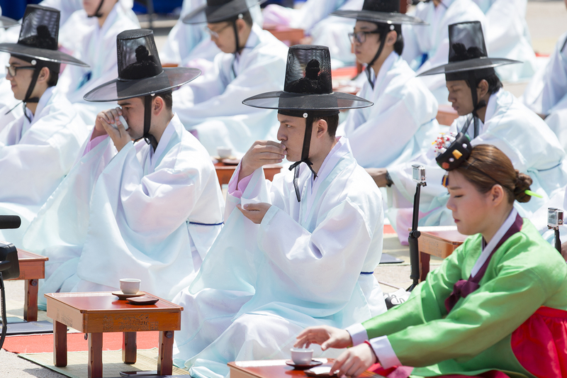 5月16日，南韓首爾市在南山韓屋村舉行第44屆南韓傳統成年節儀式。（全景林／大紀元）