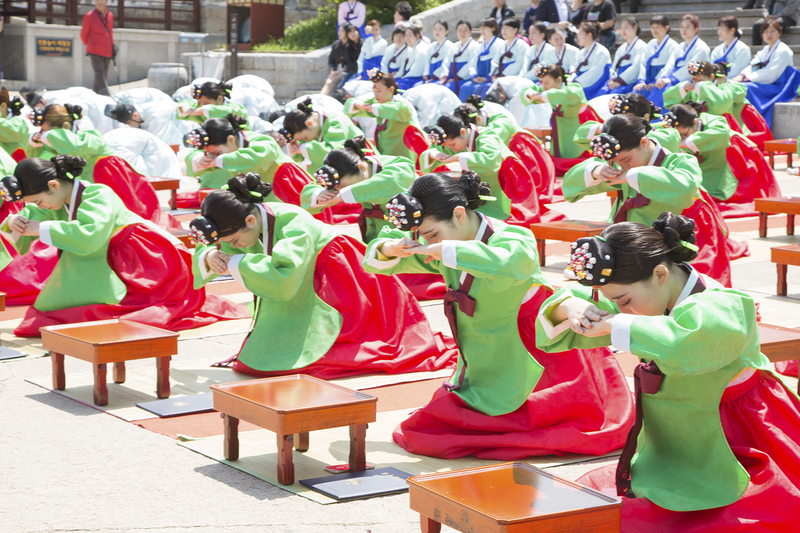 5月16日，南韓首爾市在南山韓屋村舉行第44屆南韓傳統成年節儀式。（全景林／大紀元）