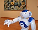 这名身高60厘米的机器人小姐将每月提供一次导游，在西澳省艺术馆新开办的想像空间儿童工作室里当主持人。（西澳省艺术馆）