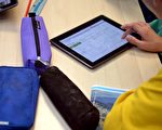 美國的學校越來越多地使用iPad，讓部分家長非常擔憂。（DAMIEN MEYER/Getty Iamges）