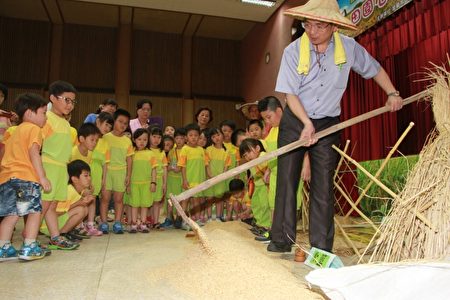 慈幼週田園心感恩情 宜蘭市長江聰淵。(宜蘭市公所提供)