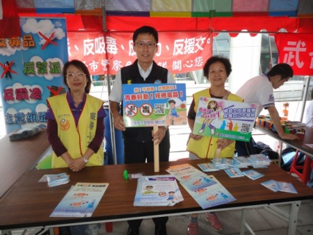 基隆市警察局少年队提醒学子不要碰毒品。(陈秀媛/大纪元)