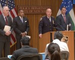 纽约警察局副局长 James O’Neill介绍过去30天执法的成果。 (奥利弗／大纪元)