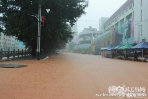 广东省近日遭遇极端罕见的强降雨袭击,茂名市信宜市成重灾区。(网络图片)
